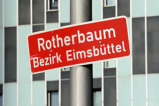 7055 Stadtteilschild Rotherbaum, Bezirk Eimsbttel; im Hintergrund die Fassade vom Dorint Hotel; Architekten Bothe, Richter, Teherani.